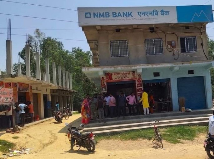 महोत्तरीमा एनएमबी बैंक लुटपाट गर्ने डाँका समूहका एक भारतीय युवक पक्राउ